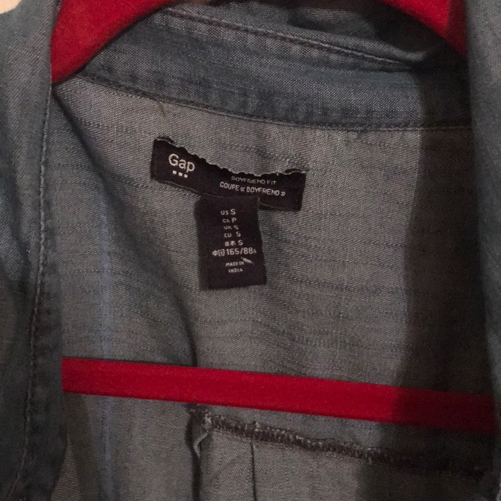 Women’s long sleeve Gap denim shirt - Picture 2 of 2